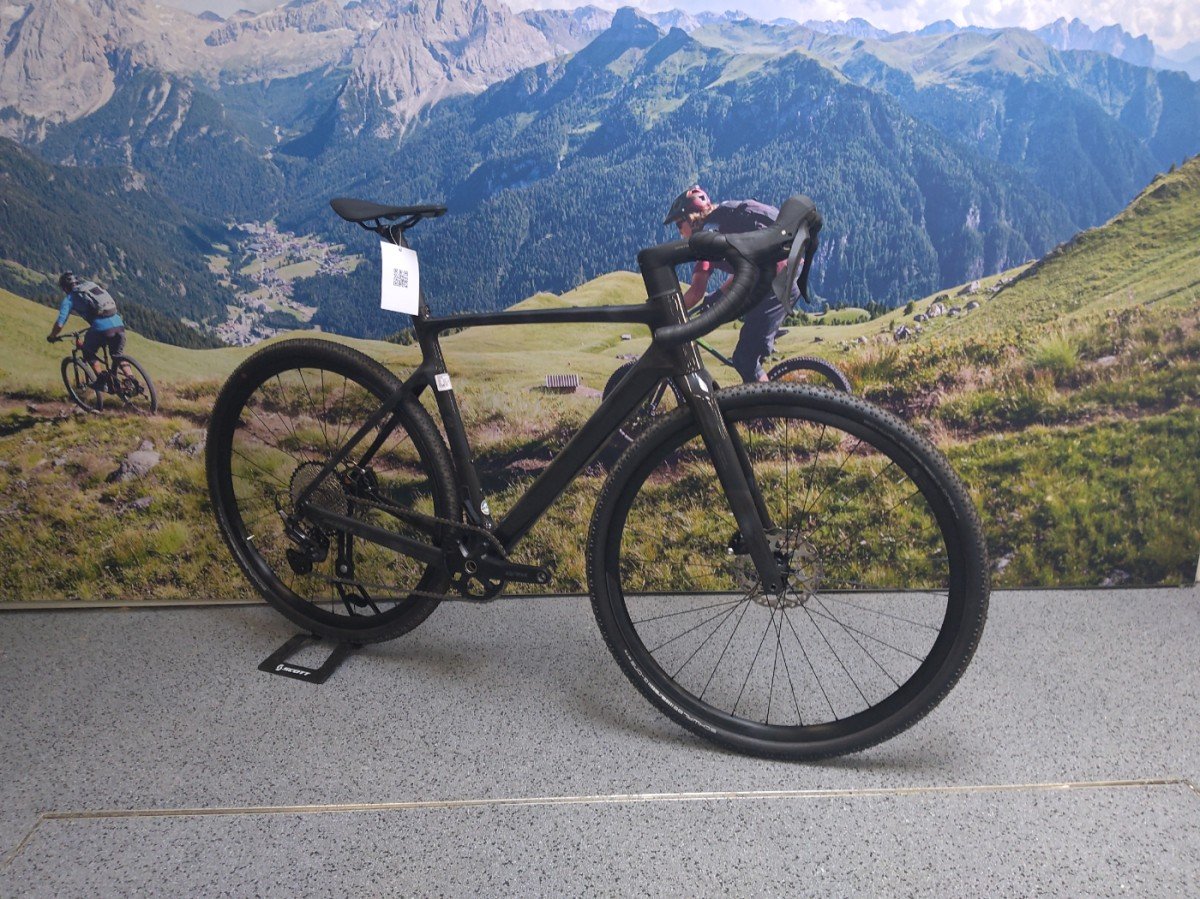 Scott ADDICT GRAVEL 40 MEDIUM € 2799