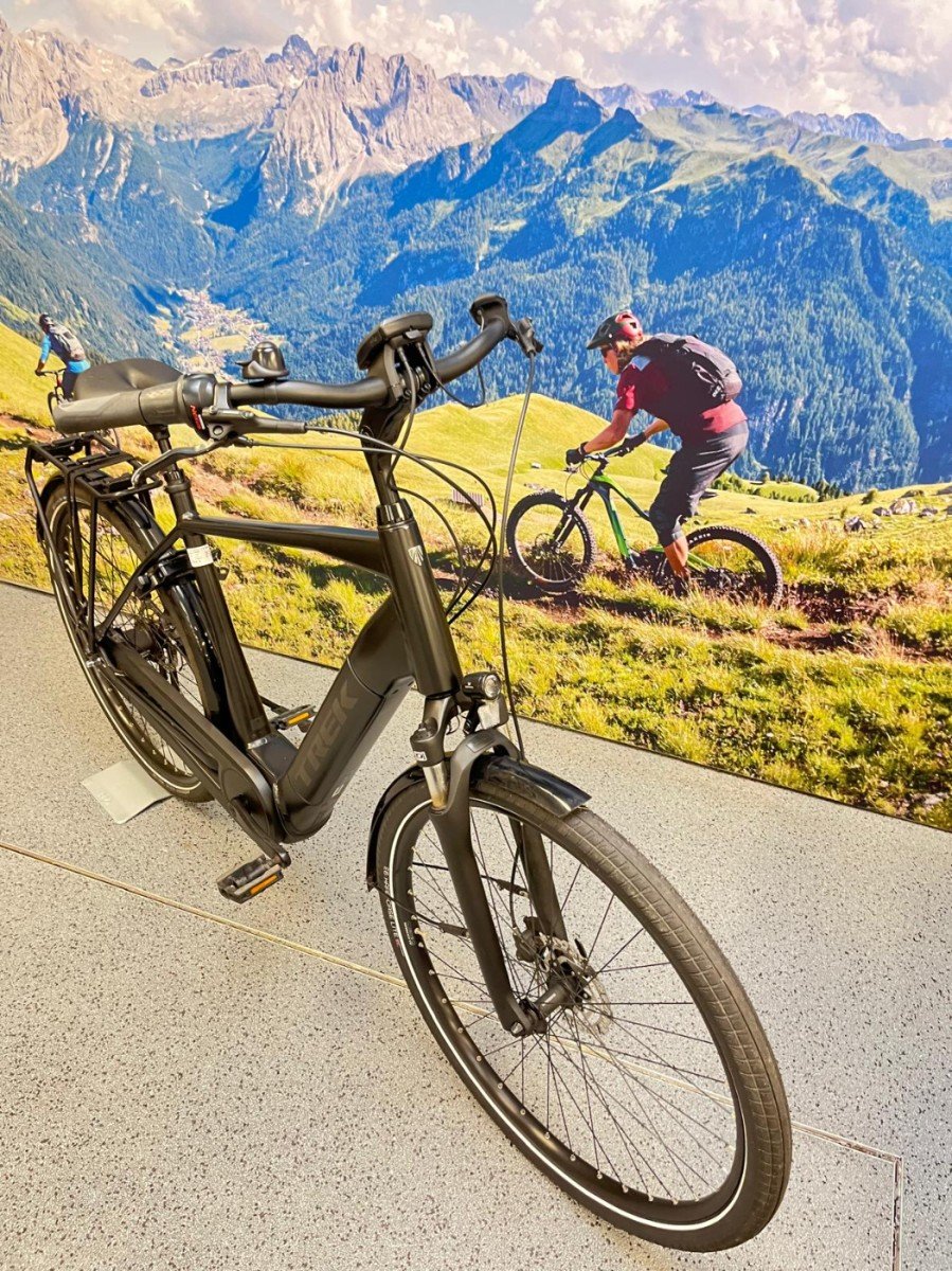 Trek District+ 6 XL Matte Trek Black 500WH