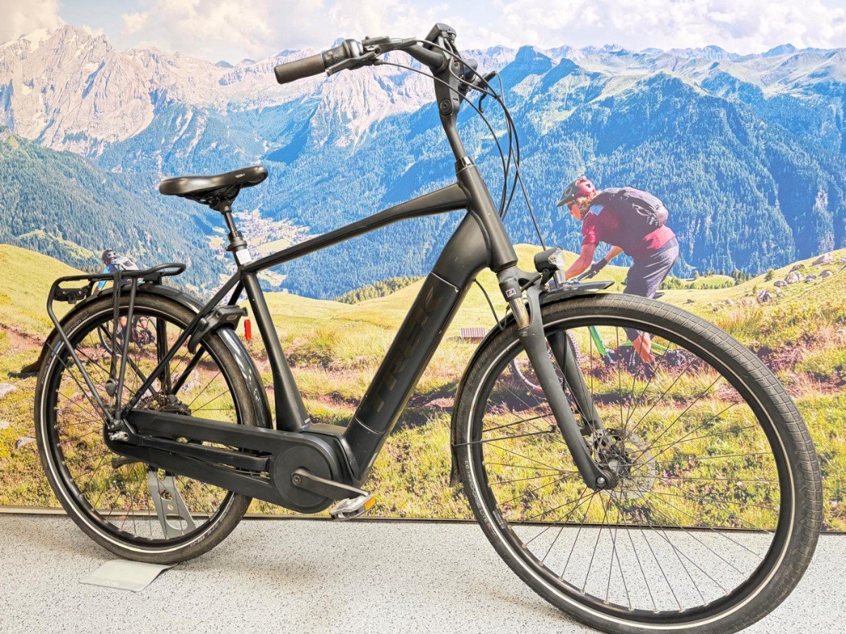 Trek District+ 6 XL Matte Trek Black 400WH