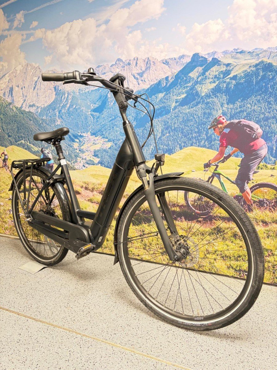 Trek District+ 6 Lowstep L Matte Trek Black 400WH